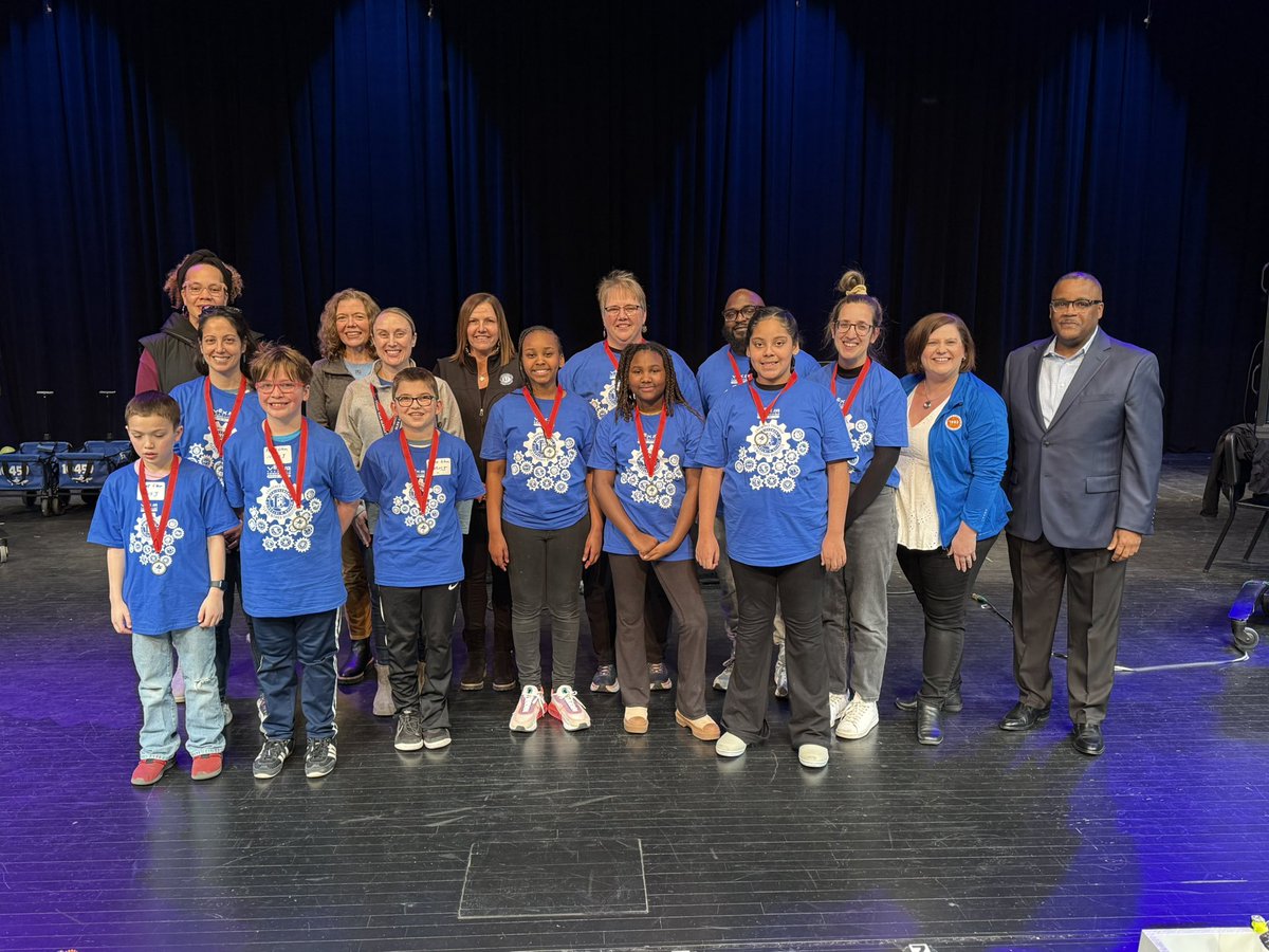 Congratulations to Teams 10525J from Forest Glen Elementary School of Spanish Immersion and 33572A from Brook Park Elementary School for earning the second place Teamwork Award at today’s VEX Robotics district championship! 🥈⚙️