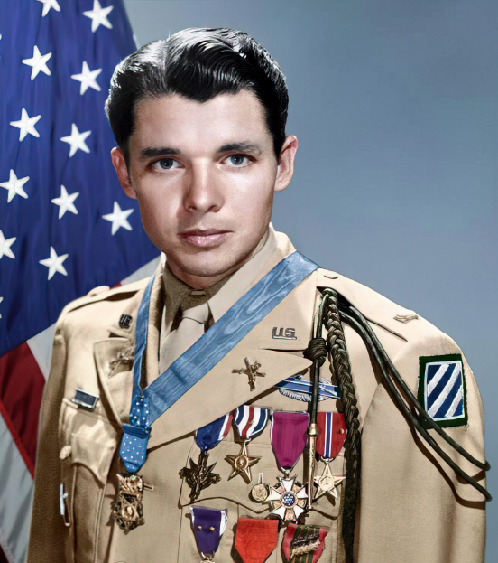 Vanguard_WW2's tweet photo. 🇺🇸 An American hero
26 January - Holtzwihr, Colmar Pocket, France.
A diminutive 19-year old recently battlefield commissioned 2nd Lt named Audie Murphy  clambers onto a burning tank destroyer, which can explode at any moment, and uses its .50 caliber machine gun against the enemy. Alone and exposed to German fire from 3 sides, he kills dozens of the enemy and halts their attack. He holds the position for almost an hour, fighting off constant attempts to eliminate him. Hit in the leg, he fights on until his ammunition runs out and then makes his way to his company. Refusing medical aid, he returns and leads a counter attack, forcing the enemy to withdraw. He will receive the Medal of Honor and will end the war as the most decorated American serviceman.