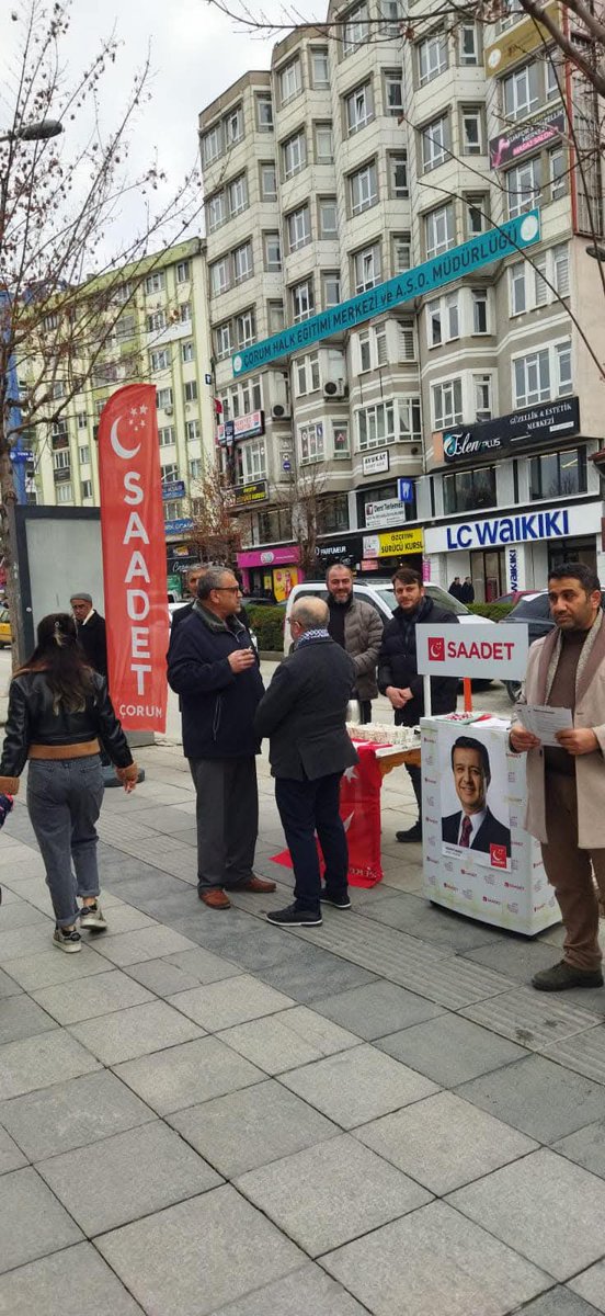 Üye standımızda hemşerilerimize kahve ikramında bulunduk. 
İl başkanımız Faruk Cıdık nezaretinde halkımızla ülke ve yerel gündeme dair konular hakkında sohbet gerçekleştirdik.