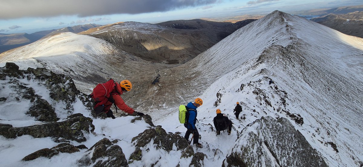 LakesWeather's tweet photo. Well equipped winter walkers descending #swirreledge using crampons &amp; ice axe, essential kit on exposed terrain in the current conditions. Microspikes also strongly recommended for even the easiest paths on the high fells #summitsafely #beadventuresmart Zac https://t.co/PYZEA0ocI4