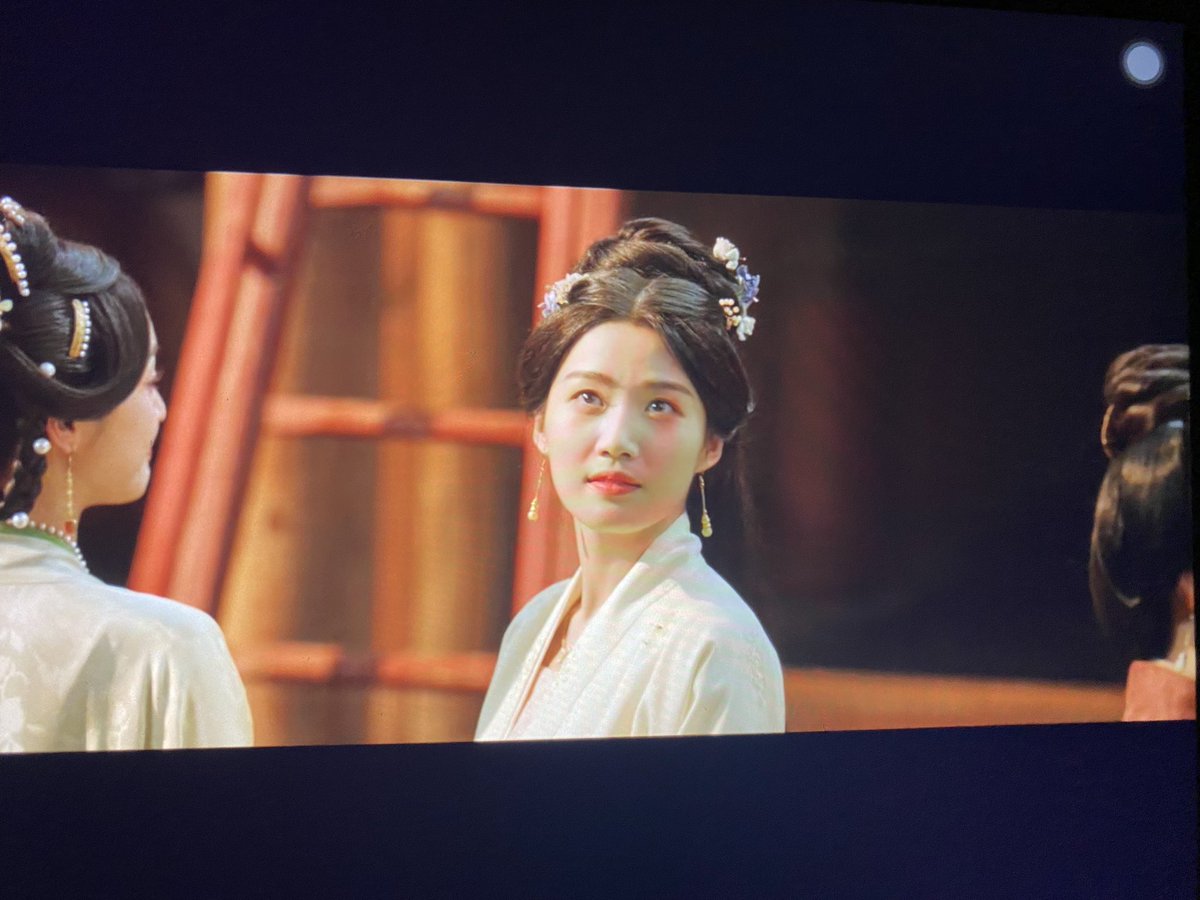 Min_zkim's tweet photo. เซียวเหิง > จ้งซีอู้ > จางเจอ > ไอ้หลิวจื่อสิง ล่าสุดไอ่ไฉอัน ลูกชั้นเขาได้บทชอบมองสาวอยู่บนระเบียงทุกเรื่องจริงๆ 😂
 #พรห้าประการ #PrefectMatch https://t.co/kp3yEt3VmA