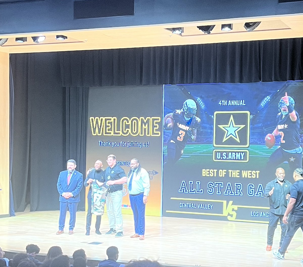 Jaydon Mendiola (@thisisjaydon_52) on Twitter photo Starting the weekend out right #Golden <a href="/USArmyBowl/">Military Appreciation Bowl Week</a> <a href="/R0bG0lden/">Robert Golden</a> <a href="/Nelson87075Chad/">Chad Nelson</a> <a href="/ClovisFootball/">Clovis Football</a> <a href="/USArmy/">U.S. Army</a> Starting the weekend out right #Golden <a href="/USArmyBowl/">Military Appreciation Bowl Week</a> <a href="/R0bG0lden/">Robert Golden</a> <a href="/Nelson87075Chad/">Chad Nelson</a> <a href="/ClovisFootball/">Clovis Football</a> <a href="/USArmy/">U.S. Army</a>