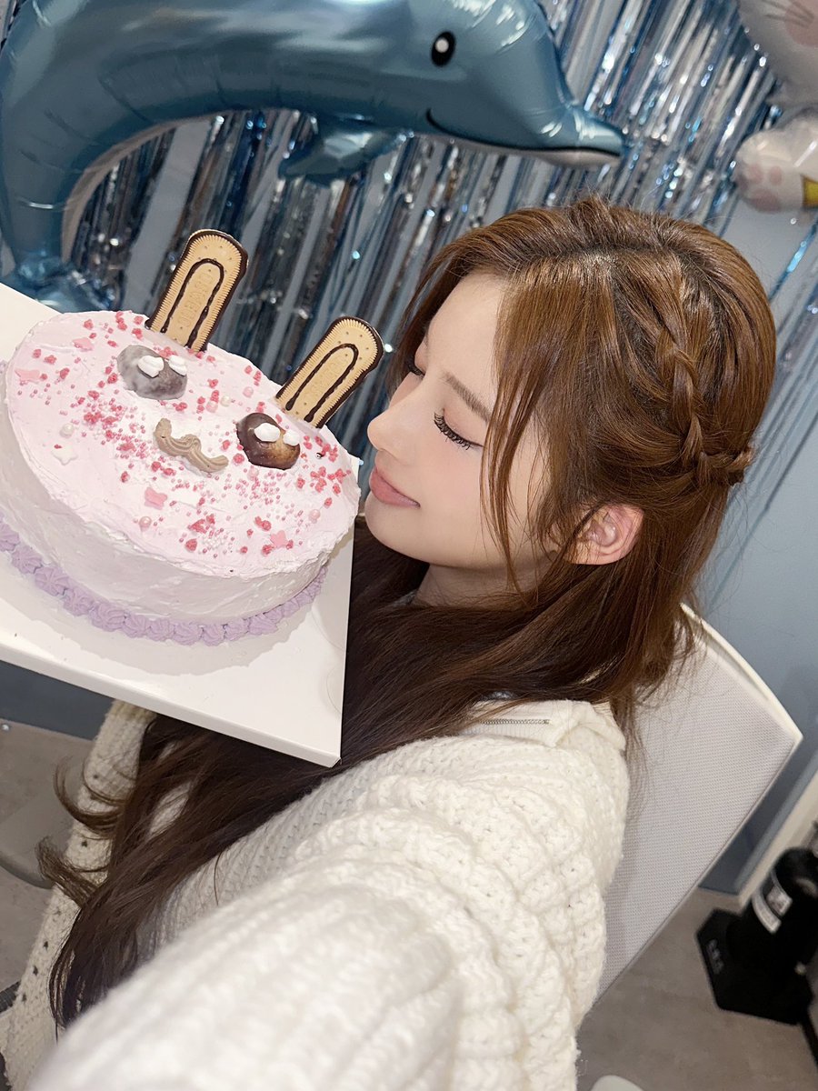 SullyoonBrasil's tweet photo. 🎂 | Pessoal, #HappyBirthDeerSullyoon e #나두_설윤이_생일_축하하는뎅 são as tags para o aniversário da Sullyoon, não se esqueçam de subir. Nossa menina merece 🥺🩷

#NMIXX #엔믹스 #Sullyoon @NMIXX_official #설윤 https://t.co/f00N01Hmcd