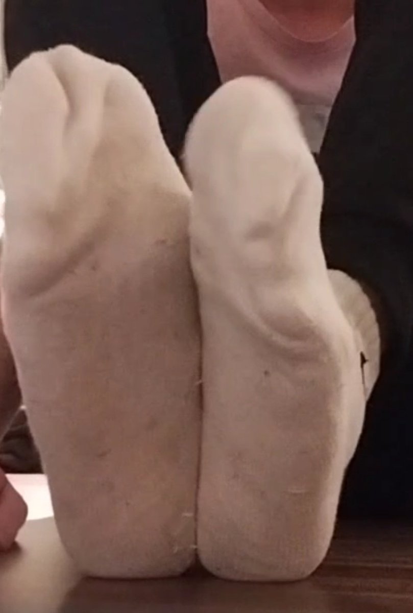 Gurke193457's tweet photo. My student feet are so ticklish 🫣
#boysocks #dirtysocks #gaysocks #devotboy #devotboys #twink #twinkboy #helplessboyfeet #gaystudent #23yearboy https://t.co/GRG4dZs7fD