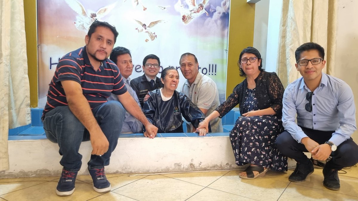 AdventistaMiCOP's tweet photo. 📍#DMComasC | Mery, quién está paralizada por una enfermedad, fue movida por el Espíritu Santo para entregar su vida a Jesús, y hoy al termino del mensaje del Pr. Daniel Montalvan, reafirmó su deseo de seguir a Jesús a través del bautismo.
#ClamorPorElEspírituSanto 🙏🏻🕊️ https://t.co/zA29xiYX0k
