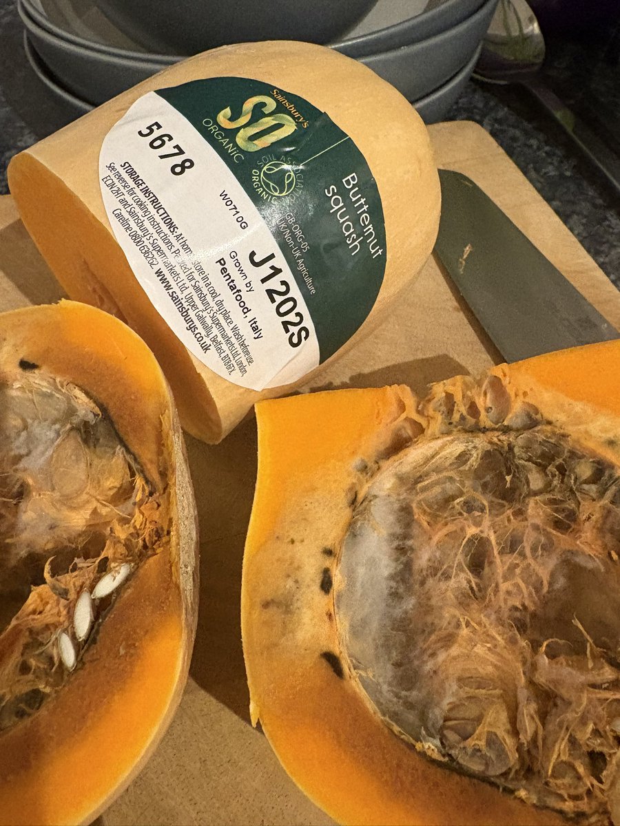 EmmaAnnSwain's tweet photo. @sainsburys tonight I cut open my #organic butternut squash purchased yesterday…mmmm what do you think? https://t.co/VtiwxEyx3W