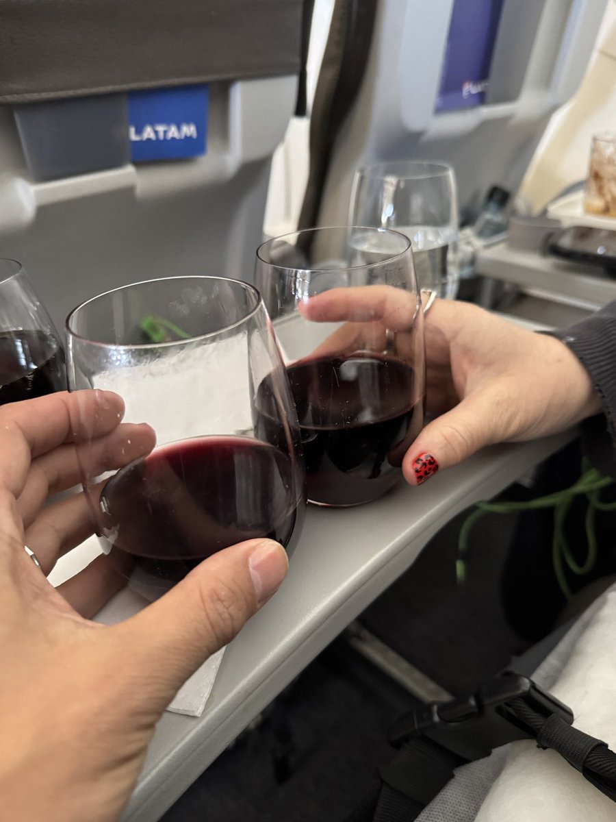 aliceyrob's tweet photo. A Hedo2 los pasajes.. @HedonismJamaica acá vamos!!! Les vamos contando como se viene con algunas fotitos....#hedo2 #hedonism @Tomstrips we are on our way! https://t.co/DT92GtDQlg