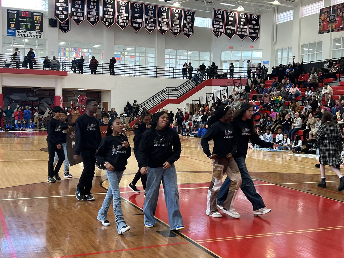 ljswiggins's tweet photo. #Area2fortheWin Congratulations to @ugmswolverines for their 1st place WIN in the HCS Helen Ruffin Reading Bowl! #HenryReads #LeadershipMatters #GreenGoals https://t.co/aw5Xk34hFO