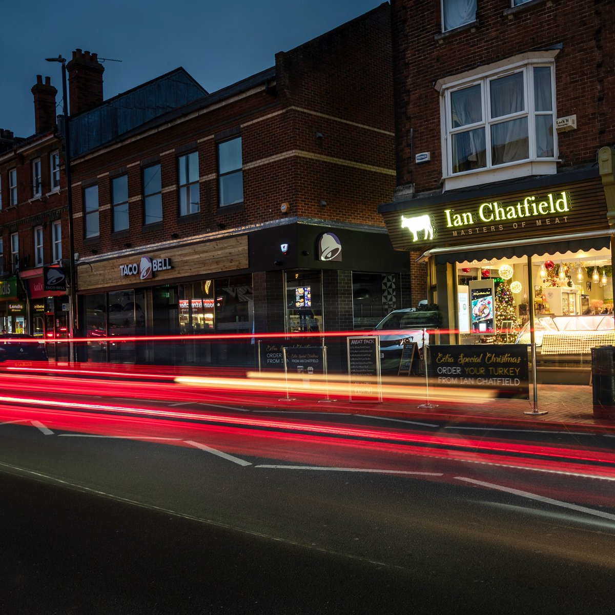 IanChatfield's tweet photo. So itโs the end of the road for our friends next door @tacobelluk. ๐๐ฎ However, weโre pleased to hear a new lease has already been signed for another food related business. Can you guess who? ๐ค
#ianchatfield #mastersofmeat #tonbridge https://t.co/v8iXm0NqM2