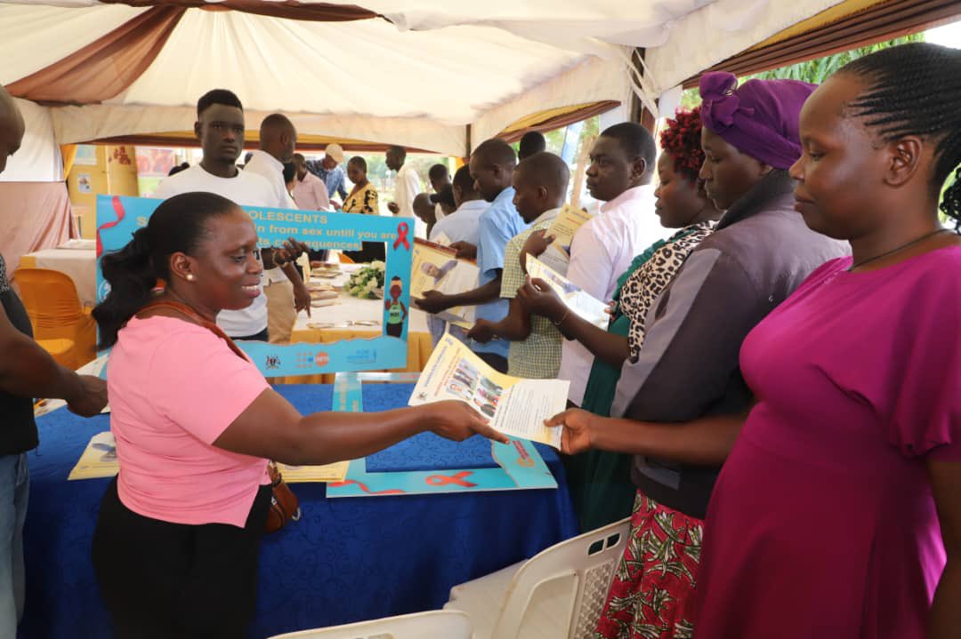 ItesoUnion's tweet photo. Today at the Ateker Young Entrepreneurs Symposium in Soroti, I had the honor of meeting with the dedicated team from the Uganda AIDS Commission represented by Head of Advocacy and Communication Joanita Kemigisha. Their effort in combating HIV and AIDS is truly commendable. https://t.co/PsrtDm8Uuy
