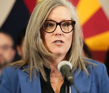 defense_civil25's tweet photo. 🚨Update: Border Czar Tom Homan says he will arrest Arizona Governor Katie Hobbs if she interferes in mass deportation of illegal aliens there!! 🇺🇸🇺🇸🇺🇸 https://t.co/fq6rNCcqAB