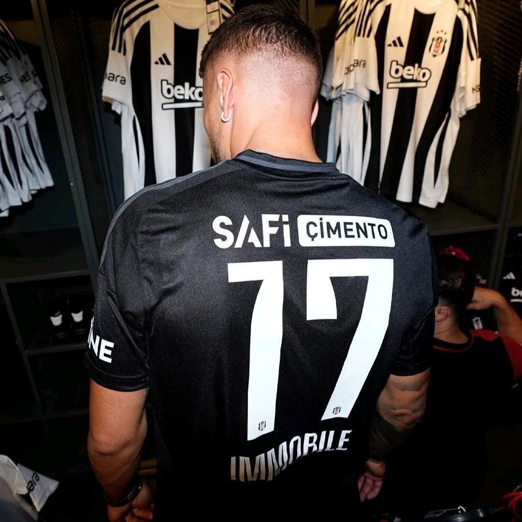 Ciro İmmobile aktif olarak ligin en iyi forveti.