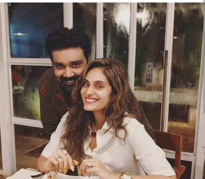 sudasree04's tweet photo. The way you look at each other shows everyone around you just how much you respect and love each other❤️ Keep being a shining example of what real love looks like🥰 
Happy anniversary to a lovely couple 💞 💞 
@Shrutika_arjun @arjunraaj
HAPPY 14YRS OF SHRUJUN https://t.co/7M7oitrCCE