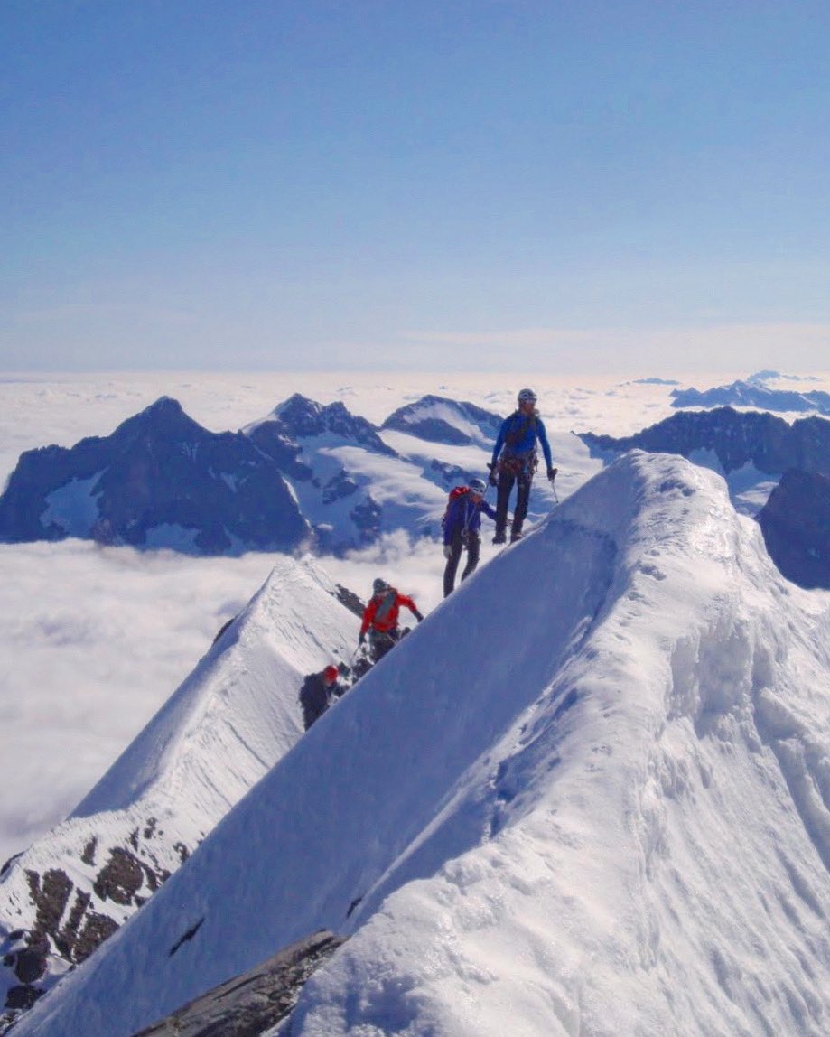 IcicleUK's tweet image. Eiger Summit Ridge
🏔️🎒❄️⛏️🇨🇭
Icicle teams taking their last steps to reach the summit of the Eiger via the Mittellegi ridge, on the full traverse of the mountain descending the South ridge. Join us next summer…

〽️ icicle-mountaineering.ltd.uk/eiger.html

📍 Eiger 3970m

#grindelwald #eiger