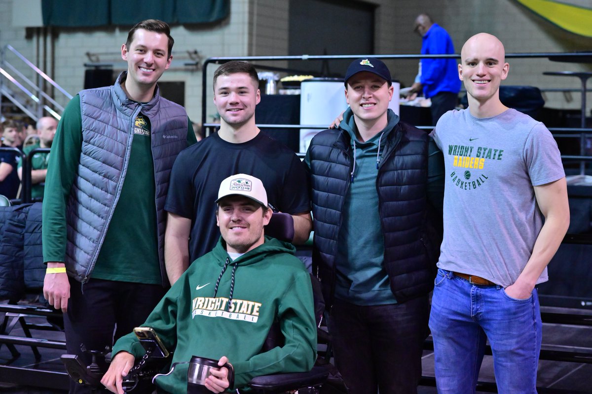 WSU_MBB's tweet photo. Welcome home fellas! 🐺

#RaiderUP | #RaiderFamily https://t.co/YHgw7IkRIz