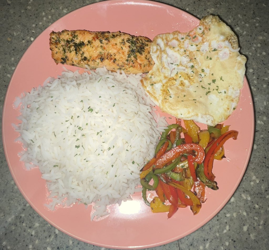 senoritA_Nini_'s tweet photo. On today’s episode of ‘Meals I Cooked and Devoured’…
starring some delicious dishes and a mojito! 🍴🍹 #ChefChronicles https://t.co/wMkjJfsFV9