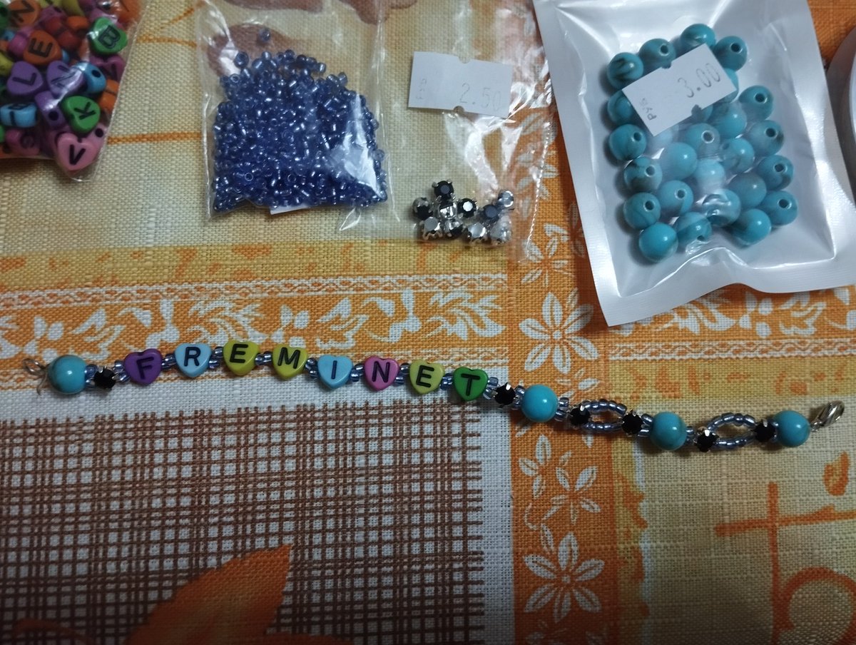 I made myself a Fremi bracelet!📿💖 I really wish all the letters weren't colored differently, but I think it looks good anyway.✨
#bracelet #handmade #freminet