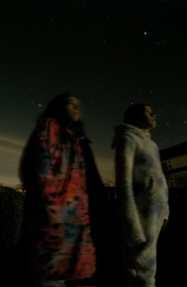 fergieweather's tweet photo. My daughters are awestruck by tonight's Parade of Planets. A cracking moonless view from our dark village in #NorthSomerset #paradeofplanets https://t.co/xJwQMj9JPx