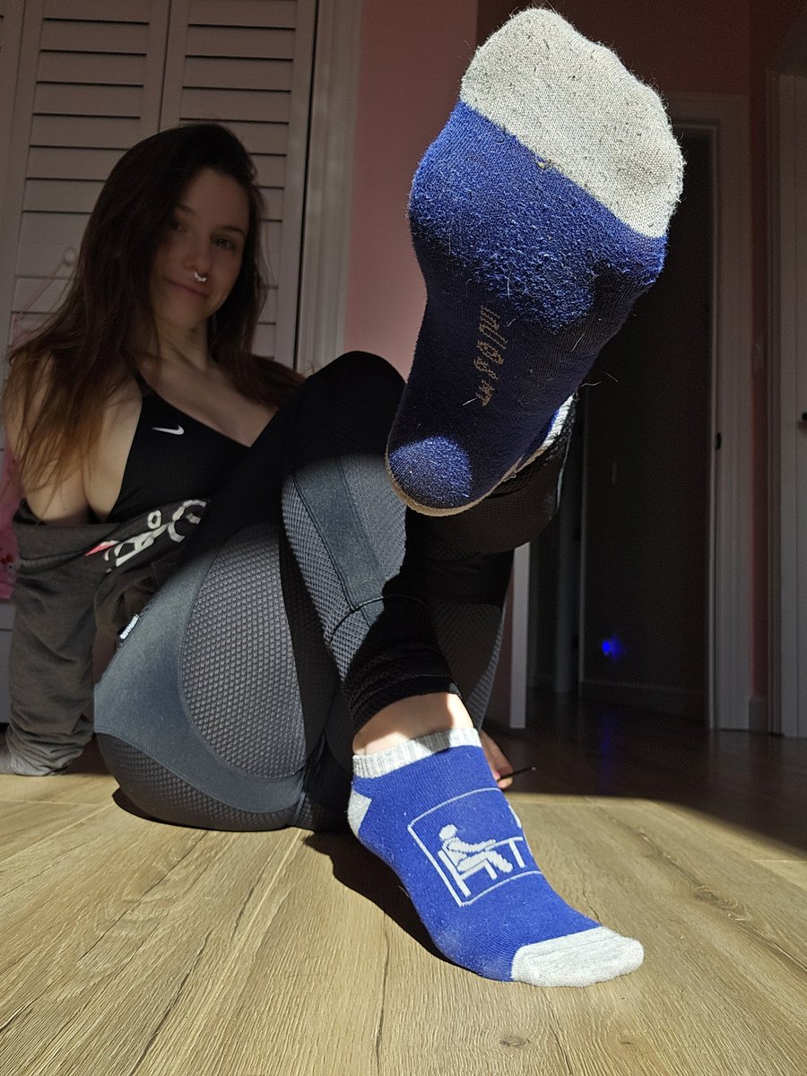 _all4honey's tweet photo. Auctioning off MORE sweaty gym socks! Wore these ALL week to the gym and they fucking REEK! What lucky bitch is gonna get them this time??
Bidding starts at $25 and ends tonight at 10pm CST ♡ 
Comment on this post to place your bids!! https://t.co/50axB5I80R
