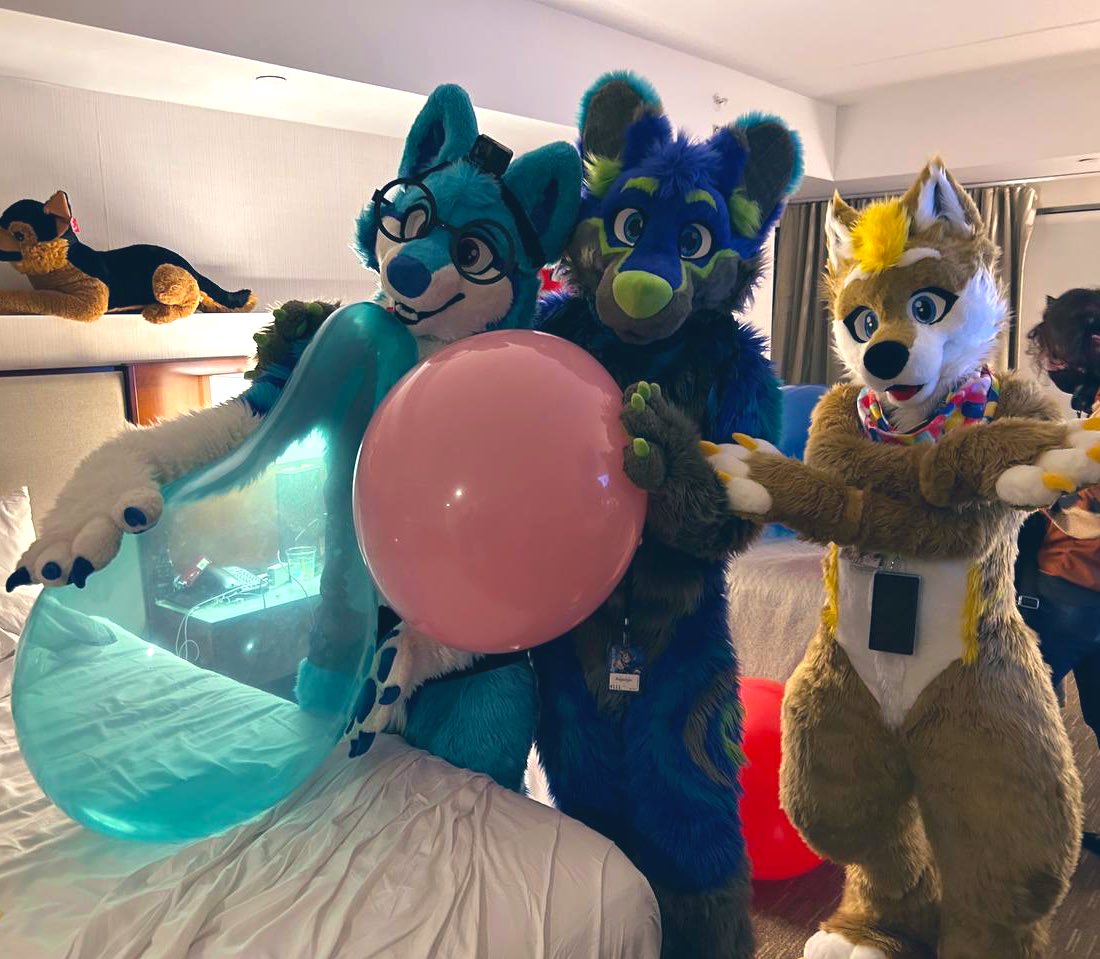 RiggyFolf's tweet image. Happy #squeakysaturday feat. @Chubbydigits_ and sammie X3 

📸@ChaosRabbit01