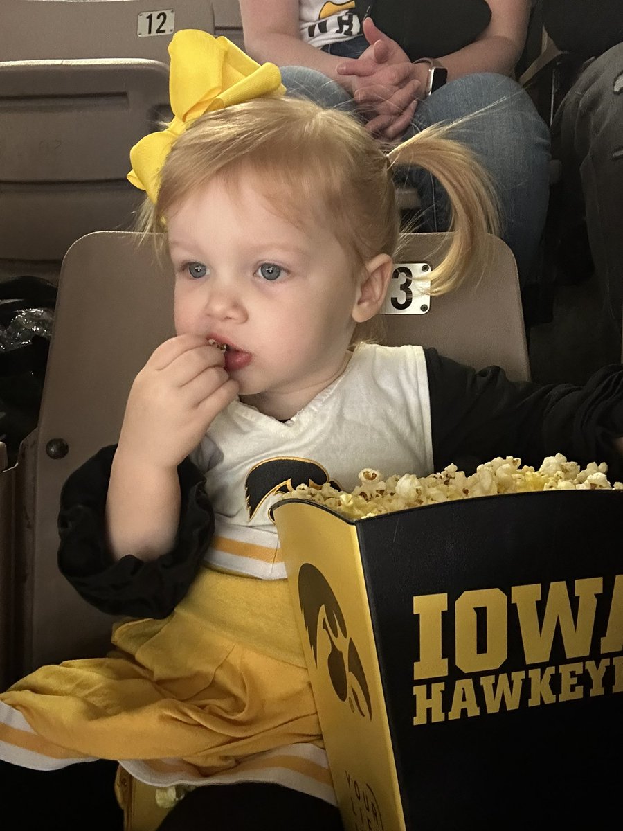 jsfix60's tweet image. Go hawks! #fightforiowa