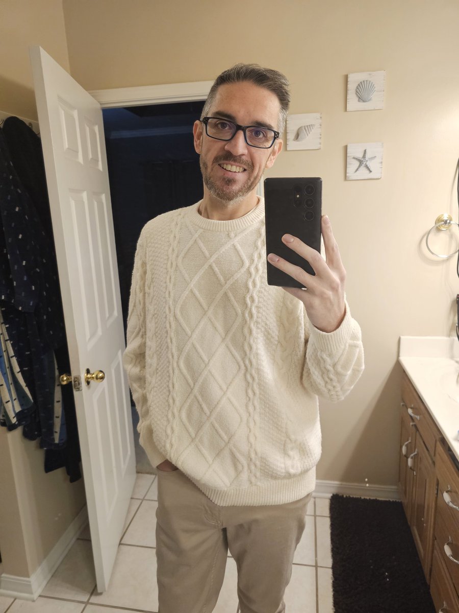 scottj789's tweet photo. @KingBayTTV Sweater weather is the best weather! 🩵💙🩵💙🩵 https://t.co/5DsRmI2lkz