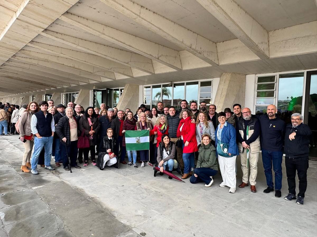 PsoeAlcalaGra's tweet photo. 🌹 Hoy nuestra agrupación ha asistido al primer acto de @mjmonteroc como Secretaria General Electa del PSOE de Andalucía.

#AndalucíaGana https://t.co/J2QPTW1rFu