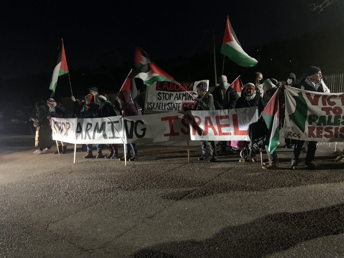 LindsayNorthWe1's tweet photo. We’re outside New Hall women’s prison inYorkshire wishing political prisoner Francesca Nadin a happy birthday. Shouts from prisoners can be heard & Bella Ciao being sang from both sides of the prison wall. Solidarity is the moat powerful weapon we have. #FreeFrancesca #Palestine https://t.co/lICTkf7GGB