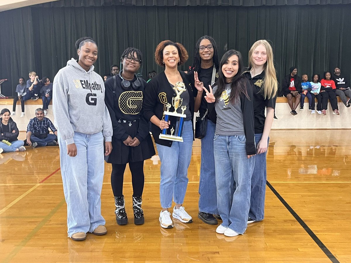 GlobalImpactAc1's tweet photo. A winning Saturday for our RoBees! A huge congrats to our Reading Bowl Team for placing 2nd at today’s Helen Ruffin Reading Bowl. They will advance to Regionals! Congratulations RoBees and Ms. Davis! @FultonCoSchools https://t.co/xHQeodYuXj