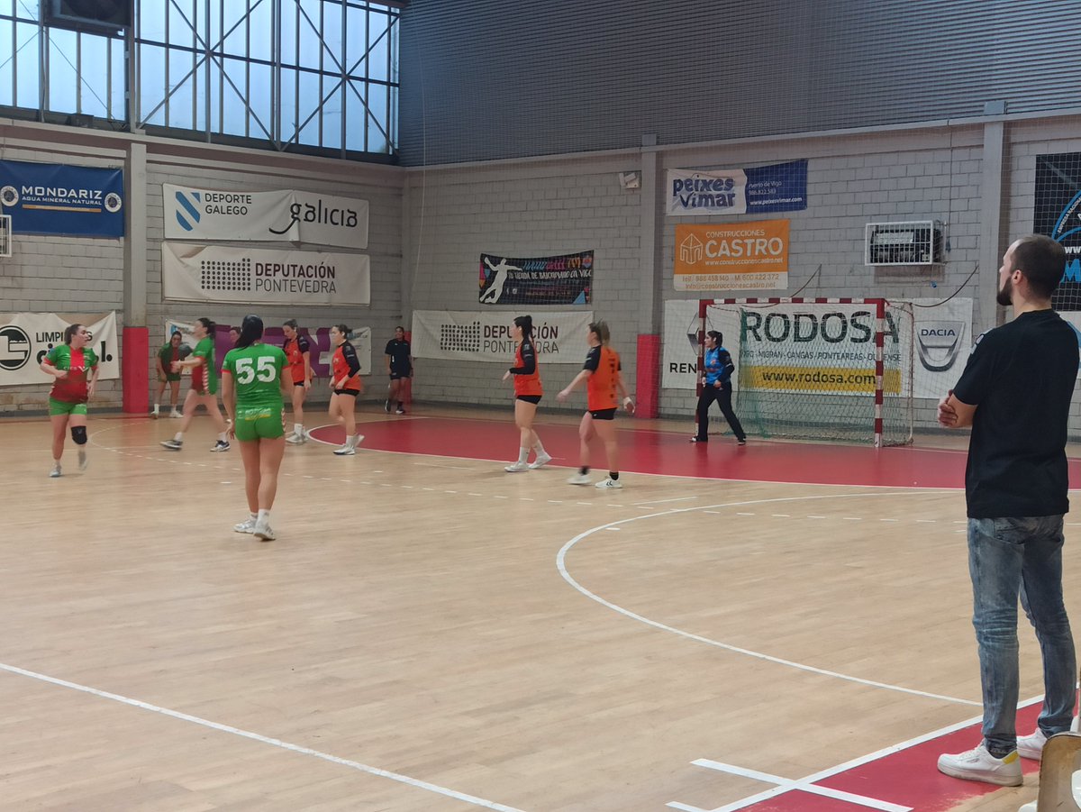CB_ChapelaWeb's tweet photo. Otra vitoria pras seniors femininas. Fronte o Poio se conseguen outros dous puntiños moi importantes, xa que son rivais directas (21-20). Moi ben rapazas!! 
#imoschapela #vermelloeverde #sonolasetta #ciesobracivil https://t.co/u2NsFnhNm1