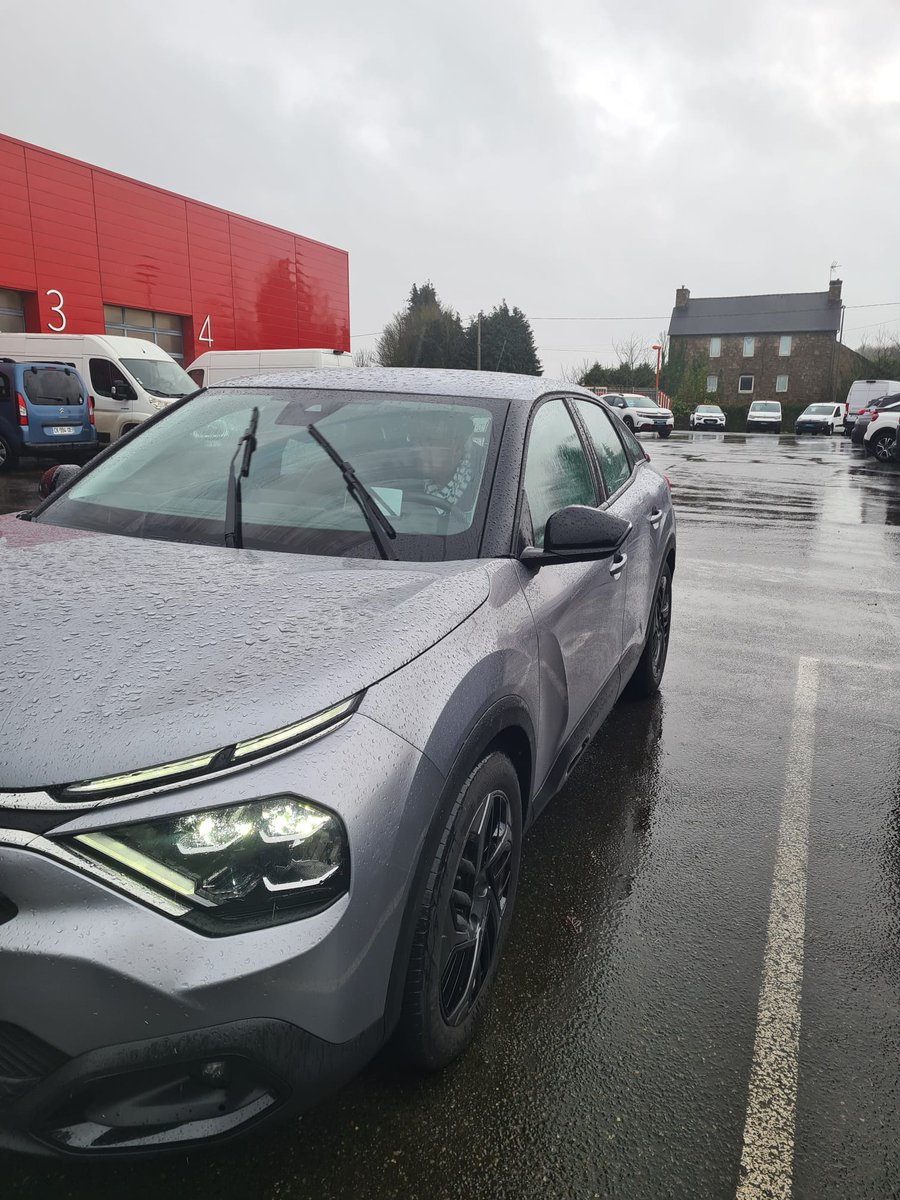 Armoridem's tweet image. Voilà Éric prêt à braver les kilomètres au volant de sa C4 pour rencontrer nos clients !
VISITES A DOMICILE ET DEVIS GRATUITS ! 
Merci à #citroen #cobredia #guingamp
#armoridem #demenagement #derval #commercial #visitesadomicile #devis #Gratuit