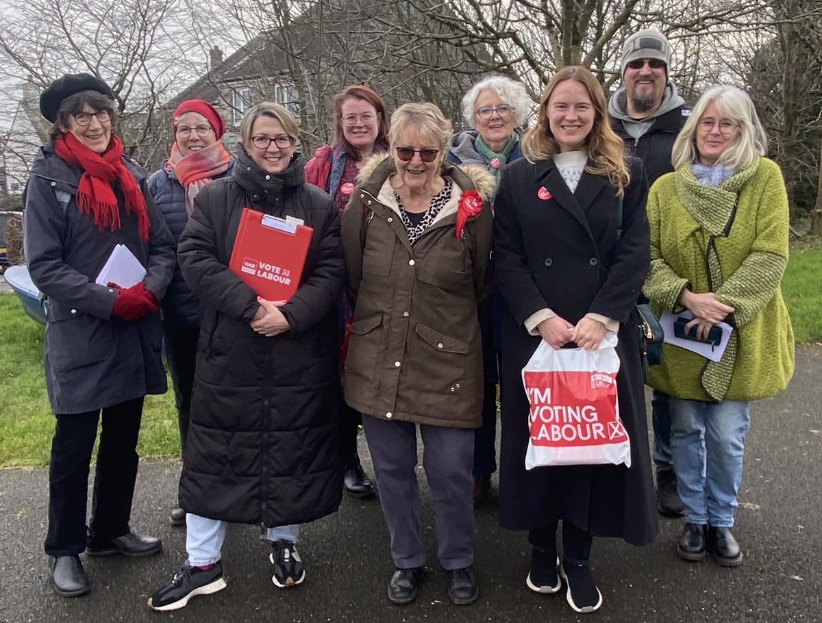 SECornwallCLP's tweet image. It was amazing to be back out on the doorstep today with @annagelderd and Jane Suter our candidate for Saltash Tamar 🌹 

#secornwall #saltash @LabourSaltash