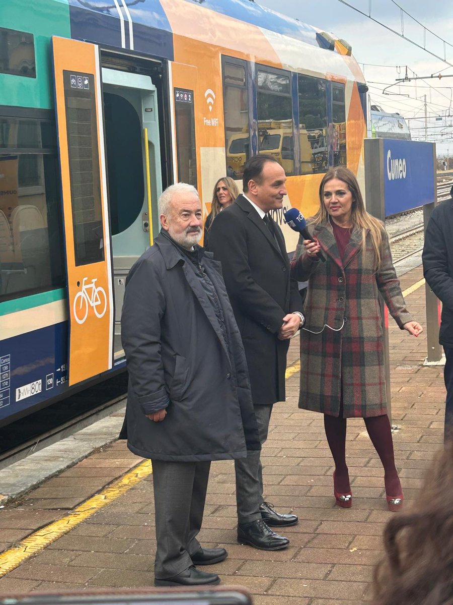 #GoodNews Riapre la linea ferroviaria Cuneo-Saluzzo-Savigliano. Si è svolto oggi il viaggio inaugurale del primo treno della linea ferroviaria Cuneo-Saluzzo-Savigliano, che riapre al traffico lunedì dopo 13 anni.
mobilitadolce.net/riapre-la-line…