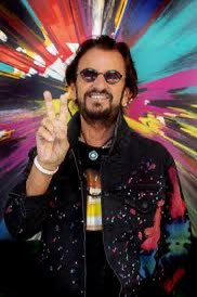 yesterdaypills's tweet photo. "Per me i Beatles non sono mai stati altro che musica da ascensore. Non ho mai capito cosa ci fosse di così grande in loro. "
Micheael Stipe dei R.E.M.

Qualche mese dopo qualcuno chiese a Ringo Starr dei commenti fatti da Stipe, ai quali Ringo rispose così :
"I R.E.M. sono una bella band, ma se non fosse stato per i Beatles prenderebbero ancora le scale, non l’ ascensore." 😂😂

Il dell’umorismo, uno dei tanti pregi per i quali tutti noi amiamo Ringo.
#RingoStarr #Beatles #REM #Yesterdaypills