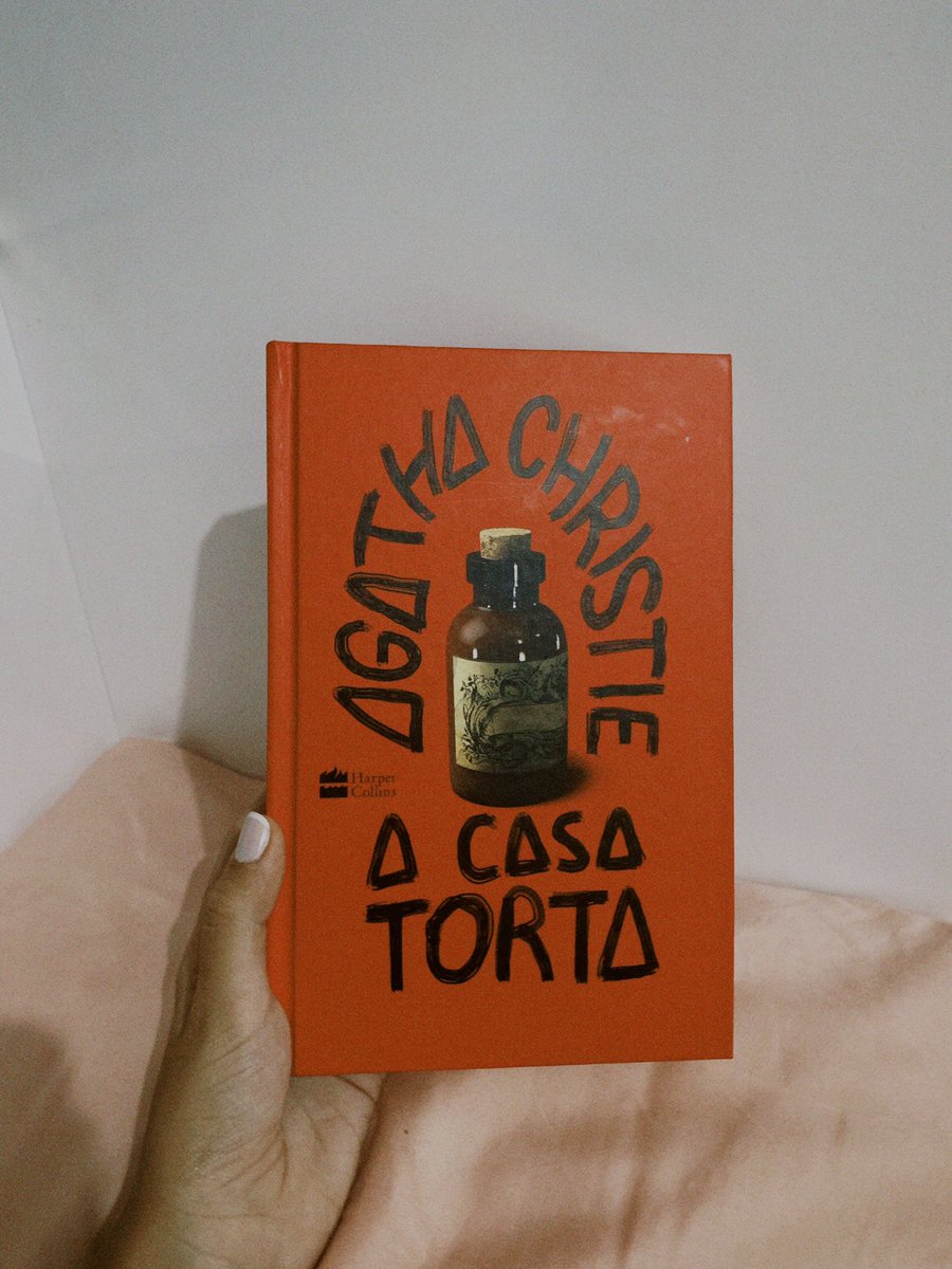 acabei mais um livro da rainha do crime, agatha christie, e digo que esse é um dos melhores dela!
me passou pela cabeça que o assassino poderia ser essa pessoa, mas não tive certeza 

★ ★ ★ ★ ★