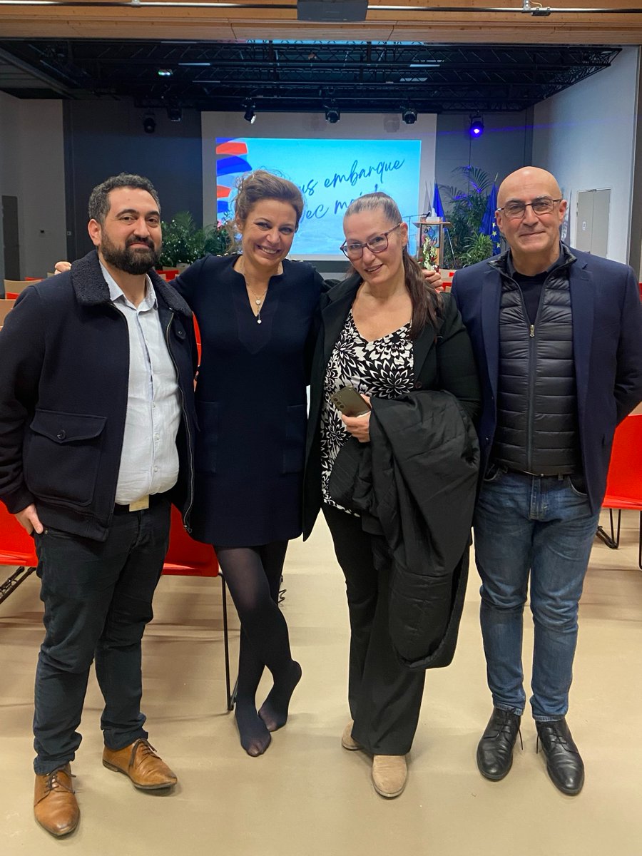 RomainVERNET1's tweet photo. Ce jeudi 23 janvier, j'ai eu le plaisir de monter à bord des vœux de @BBrocard à l'Espace Saône Loisirs de Rochetaillée-sur-Saône.

Merci à toi pour ce discours inspirant ! Merci également à vous d'être venus si nombreux et d'avoir pris le temps d'échanger avec nous ✨ https://t.co/Nx7NwFW9x6