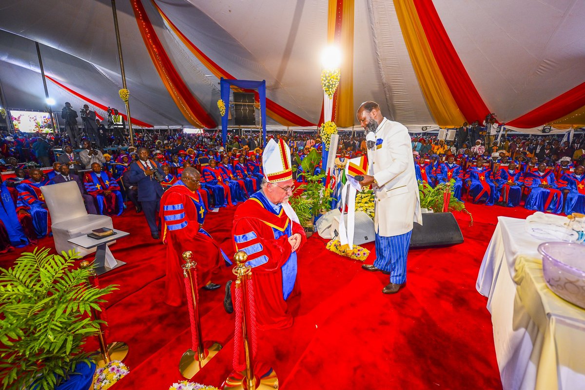 PicotyChelangat's tweet photo. https://t.co/QiXoxbEuYP A correct holy sermon, preached by holy servants, is one where a sinner either ends up repenting or walks out of the church as a sign of rebellion.
Either the sheep are convicted, or rebelliousness is revealed.
#BlessedSundayService https://t.co/2GQWONMuKu