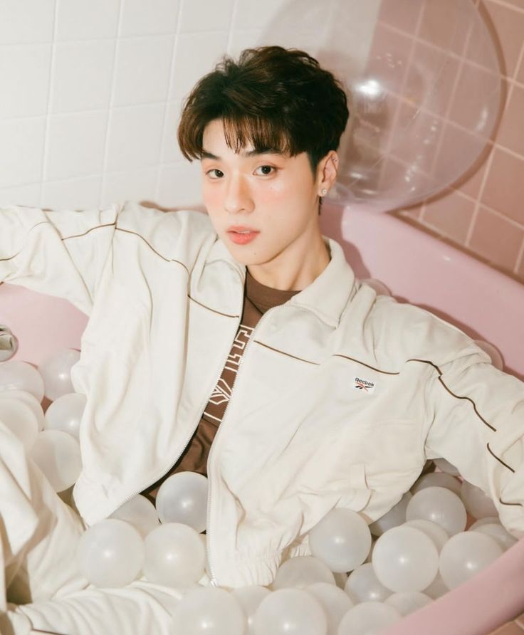 sojuboyslove's tweet photo. 🍰 Parabéns ao incrível #OatTharathon, que hoje celebra seus 25 anos! Sua atuação em #MyOnly12Percent encantou a todos com seu talento e carisma. Que esta nova fase traga ainda mais felicidade e conquistas! 💫💖 https://t.co/UdGNbTaHbF