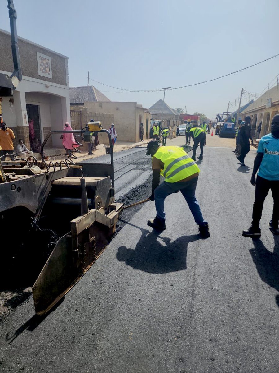 Asphalt Work Progress Update at Rafin Guza, Kaduna State. 

The ongoing asphalt work at Rafin Guza is making significant progress, with notable advancements visible on-site.
#innovation #Development #finance #construction #Project2025 #contract #kaduna #Nigeria #2025newyear