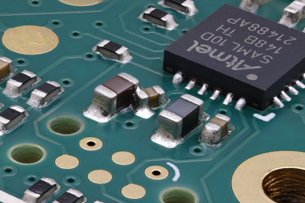 This happens when capacitors get a little too cozy during reflow.🧐