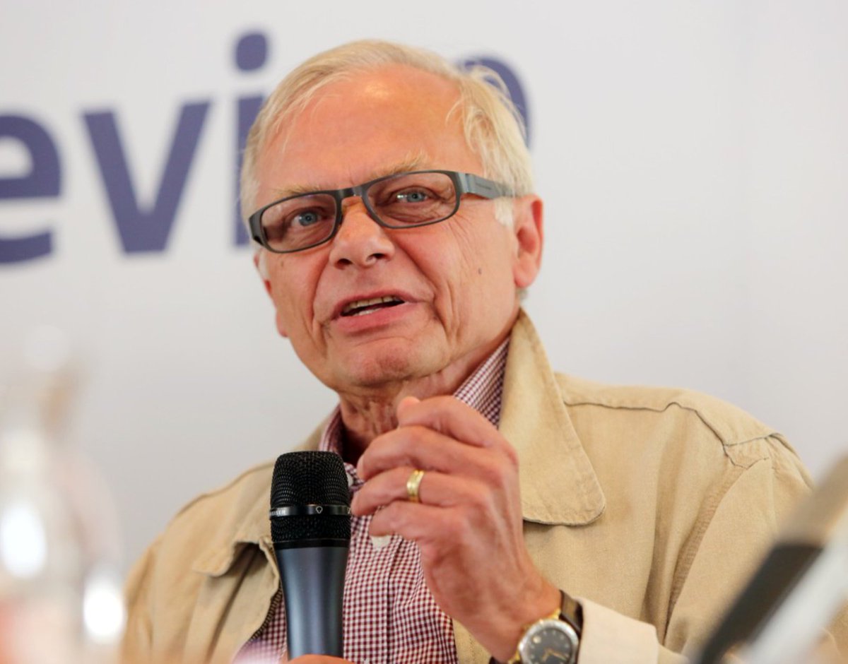 Fana43124688's tweet photo. The award for contribution, which #CFTA gives to people who have contributed to the development of cinematography,will be given to conductor #MarioKlemens (11.01.2025🎗),who devoted himself to film music,and scriptwriter and actor #KarelSmyczek
#Czechia
⬇️
https://t.co/YXGpEVnSDt https://t.co/ePrtQdBlUt