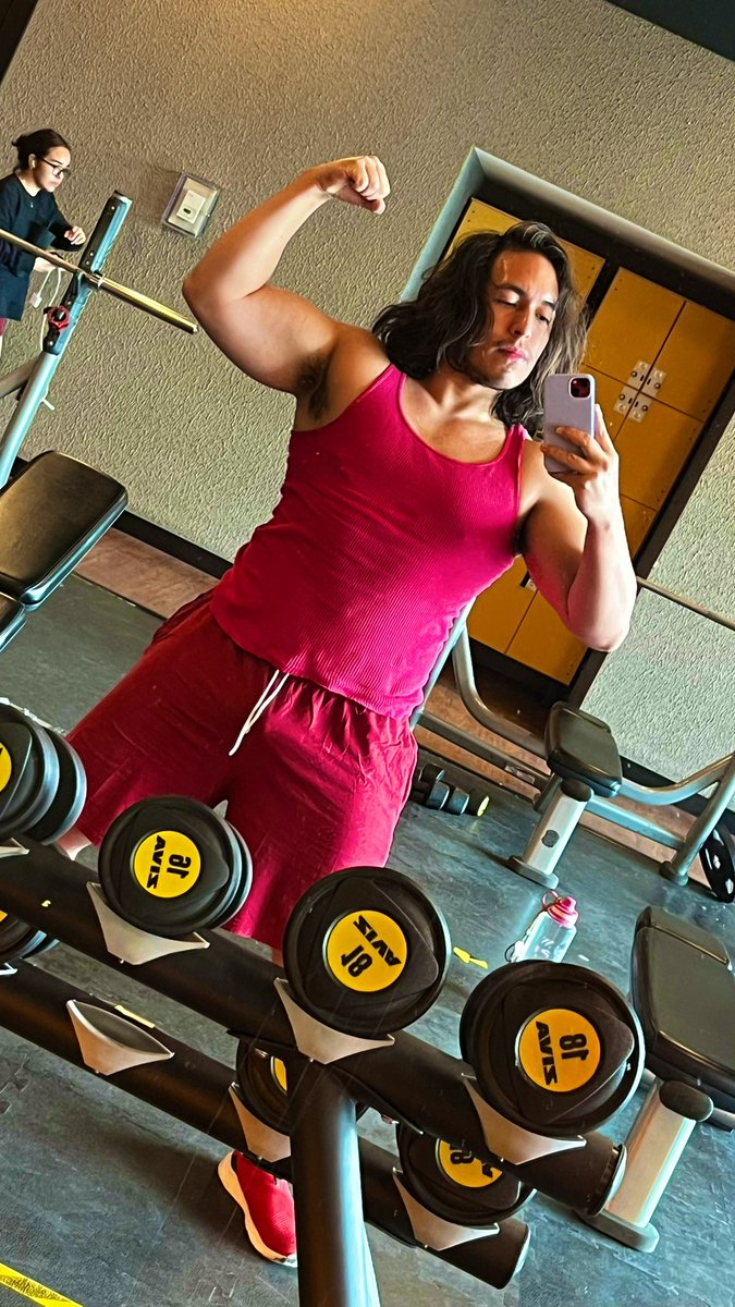 musclelockedpit's tweet photo. En rojo.. https://t.co/TsI1hvq6jy