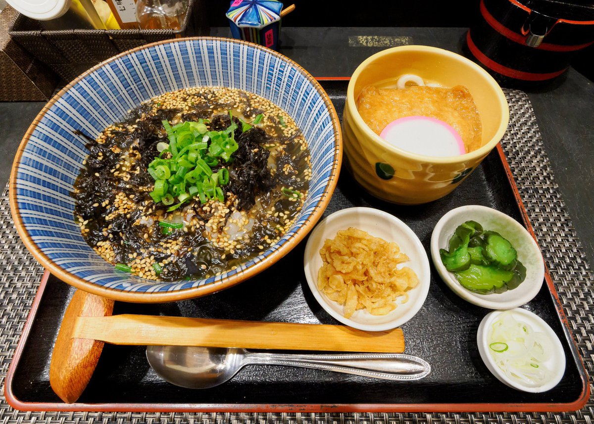 好評につき本日より裏メニュー
🔶かのふやのだし茶漬け
　　➕ミニきつねうどん
を販売します！

セットは特別定食と同じく900円
単品は790円にて！

もちろんメニューには載っておりませんので、ご希望の方はスタッフまでお声がけ下さい。
#かのふや
#出汁茶漬け
#うどん