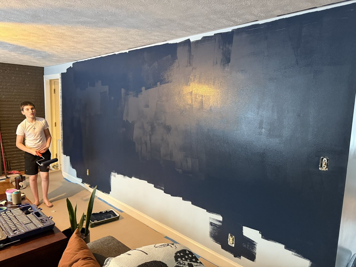 ThatGuyLowMi's tweet photo. If you aren’t painting your house #TOTY blue do you really have passion? @ZwebackHD #TeamofTheYear #fc25 #FC25TOTY …. I’ll still never pack a blue though! https://t.co/afiBvbcWkq