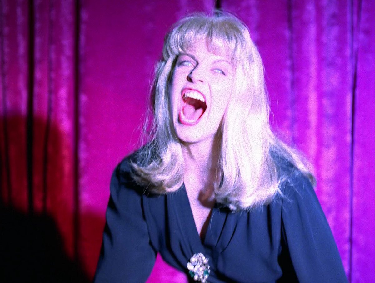 Mathafackzer's tweet photo. Je viens de terminer la saison 2 de Twin Peaks et que dire… 
Oui cette saison 2 à des défauts notamment lors de sa 2 ème partie mais cette épisode finale m’a laissé sans voix ! 
Sûrement l’un des plus grands épisodes de série que j’ai pu voir 
Un chef-d’œuvre 
Merci David Lynch https://t.co/4M7ptyti8g