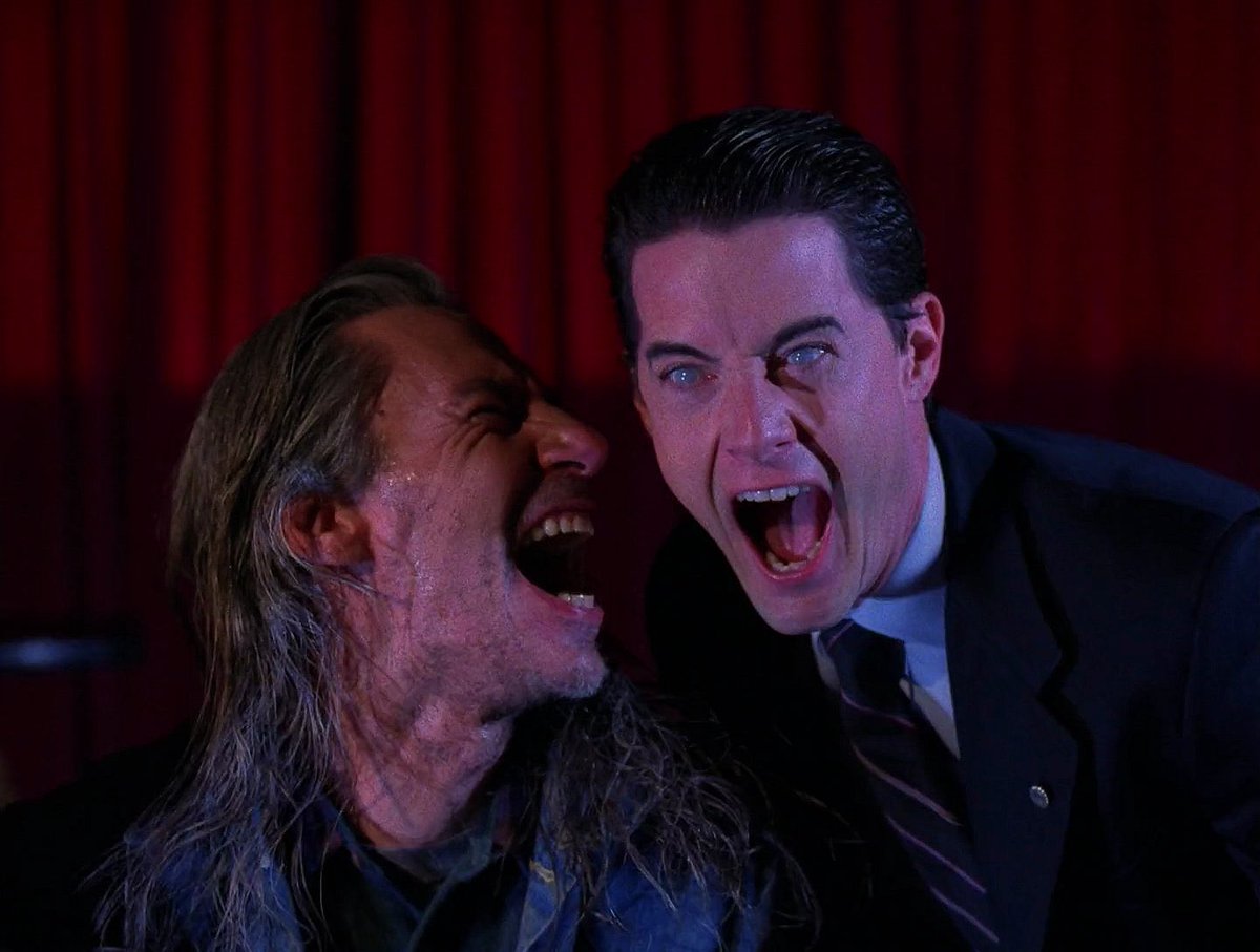 Mathafackzer's tweet photo. Je viens de terminer la saison 2 de Twin Peaks et que dire… 
Oui cette saison 2 à des défauts notamment lors de sa 2 ème partie mais cette épisode finale m’a laissé sans voix ! 
Sûrement l’un des plus grands épisodes de série que j’ai pu voir 
Un chef-d’œuvre 
Merci David Lynch https://t.co/4M7ptyti8g