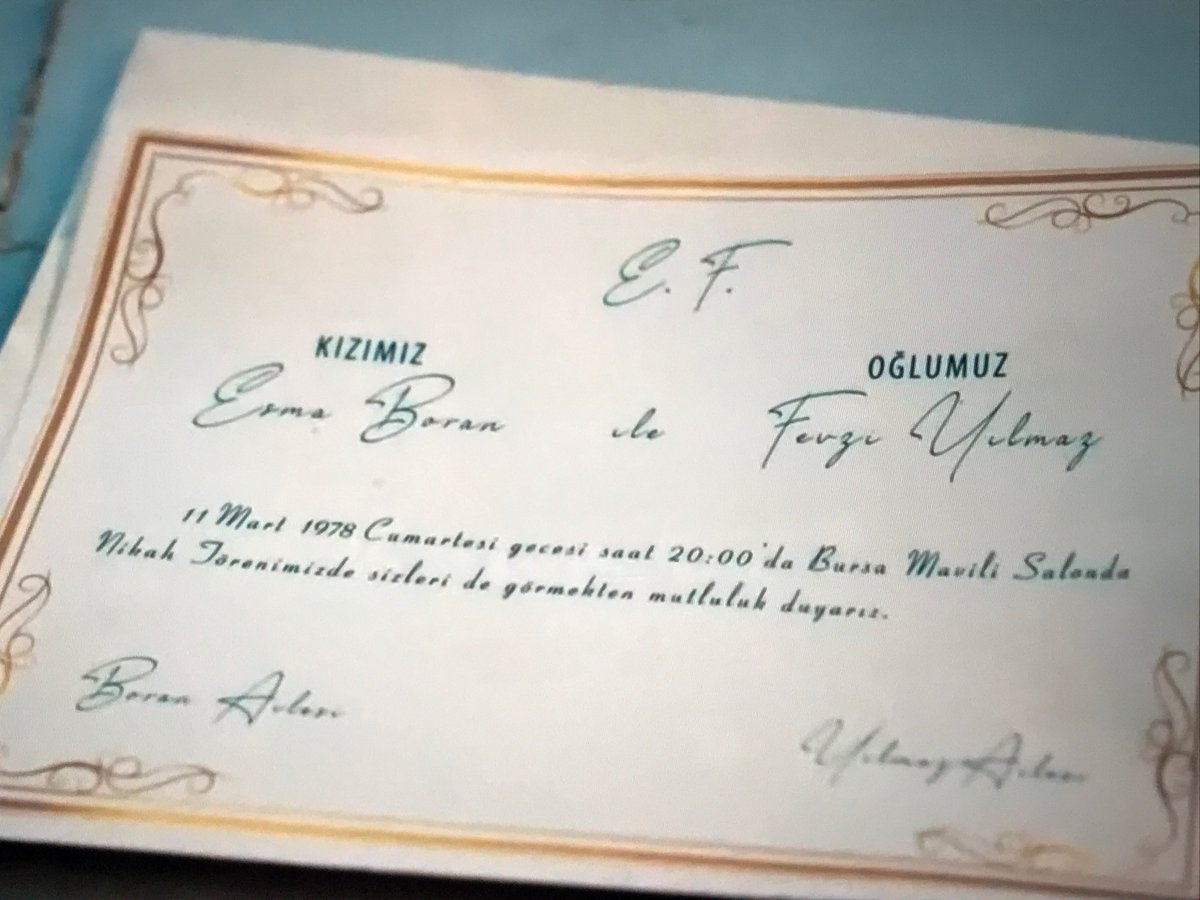 GEREKSİZ BİLGİ
Esma’nın Fevzi’yle evlendiği gün(hayat bitti) 11 Mart 1978 tarihi, gün olarak gerçekten Cumartesiye denk gelmektedir.