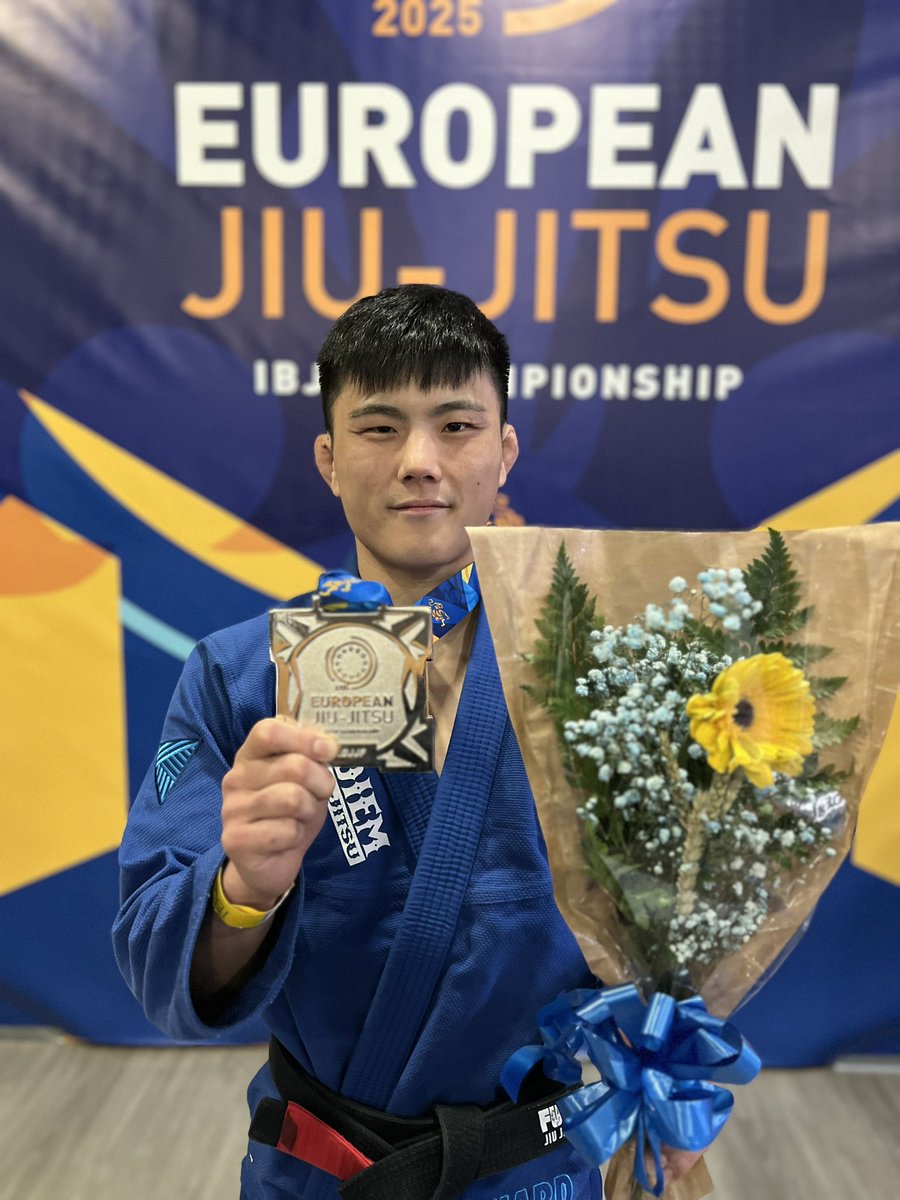 ShoyaIshiguro's tweet photo. ヨーロピアン選手権2025準優勝！

初の黒帯メジャータイトル戦で銀メダルを取ることができました。
悔しい気持ちもありますが、自分の実力は出せたと思います。
ご声援、本当にありがとうございました。
4大大会挑戦の道は始まったばかり。
次のパンアメリカンもご期待ください！ https://t.co/xEvXrDZ3ZV
