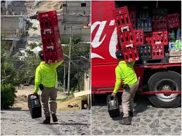CorresponsalsMX's tweet photo. 🚨IMPARABLE LA VIOLENCIA EN #Guerrero 
CRIMINALES VAN CONTRA REPARTIDORES DE PRODUCTOS.
ESTE FIN DE SEMANA PARARON LABORES EMPLEADOS DE COCA-COLA,#PEPSI, #CORONA, #BONAFONT Y #FUD, TRAS ASESINATO DE 3 EMPLEADOS EN #ACAPULCO.
Los empleados de las empresas se declararon en paro temportal tras el asesinato de tres repartidores de coca-cola y Corona día 23 de enero cerca de la Costera Miguel Alemán y playa Las Hamacas.
#Guerrero #Negocios #Turismo @EvelynSalgadoP #Estados