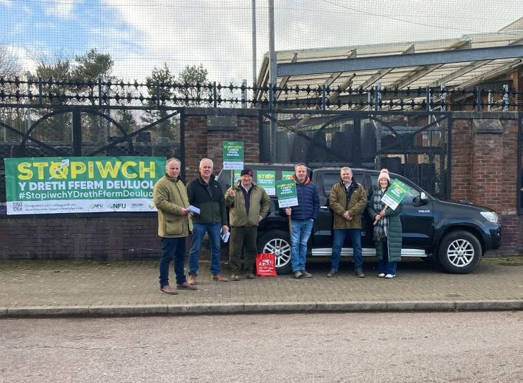 A busy couple of days in Pembrokeshire and 3 events in Ceredigion putting their cause towards <a href="/NFUtweets/">National Farmers' Union</a> <a href="/NFUCymru/">NFU Cymru 🚜</a> day of unity! The reception we received from the general public was amazing and they have all said how unfair the family farm tax is!
#StopTheFamilyFarmTax